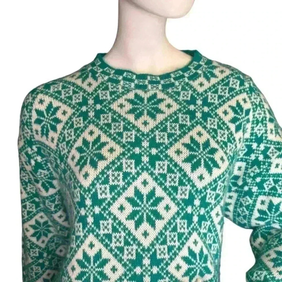 Cabin Creek Green/ white poinsettias pattern crew neck style sweater. - Picture 2 of 12